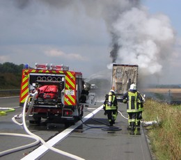 2013-08-28 Feueralarm brennt LKW BAB 3 Ri. Kln