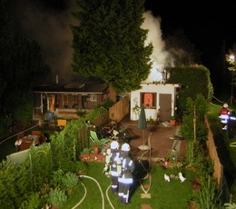 2013-06-14 Feueralarm Brennen mehrere Gartenhütten